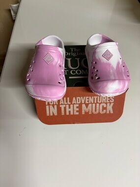 NIB Kids' Muckster Lite Clogs in the Pink/White Swirl colorway Size 9